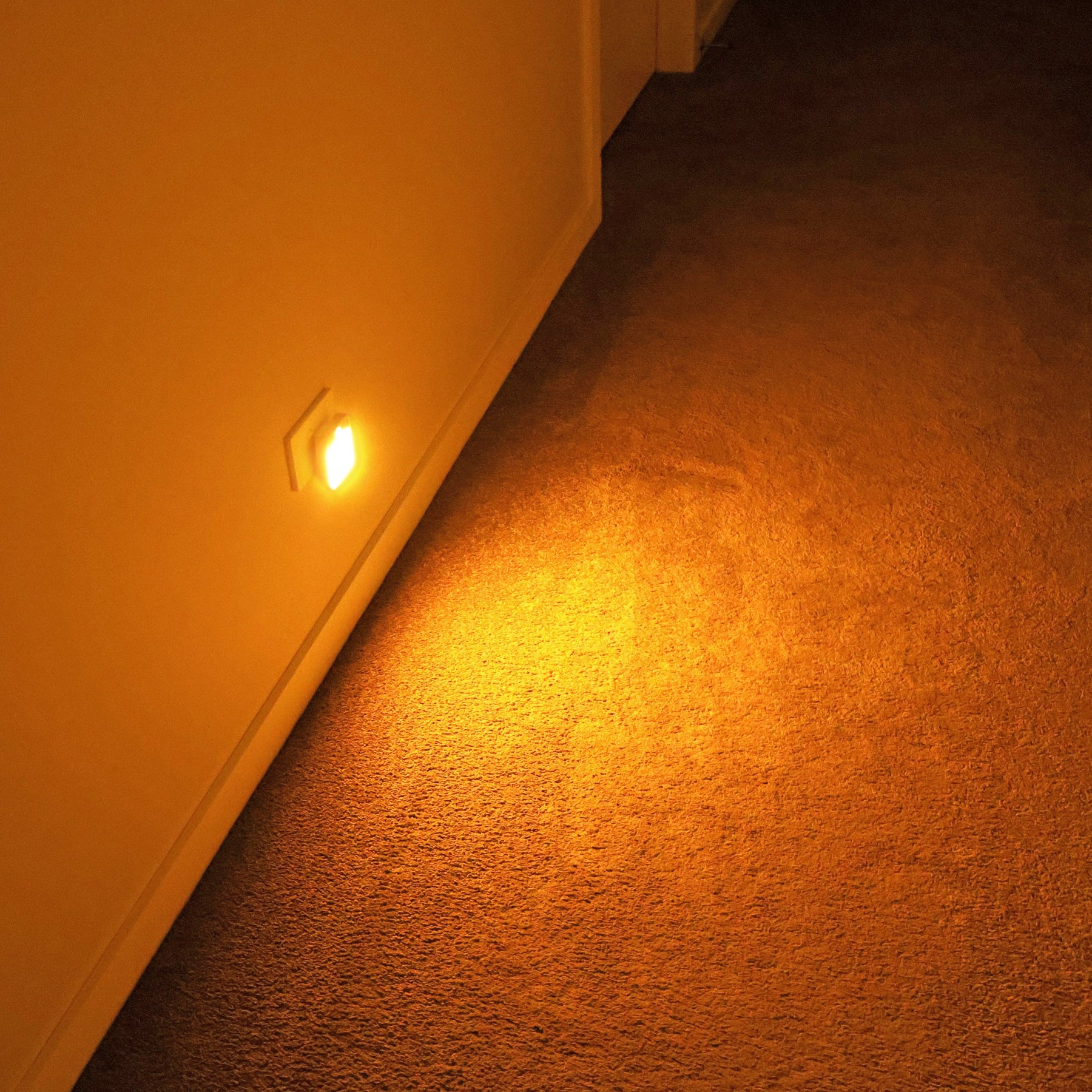 NoBlue Deluxe Plugin Amber Night Light